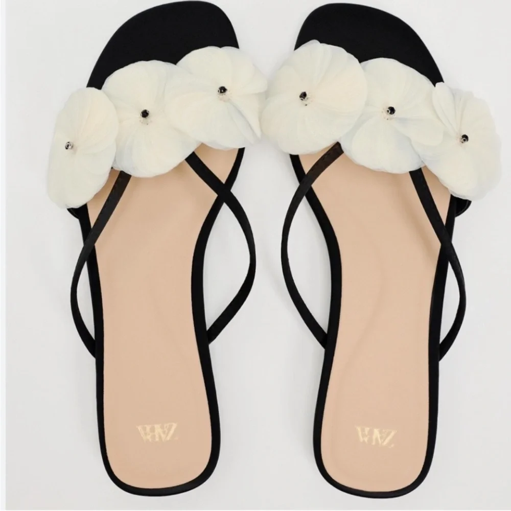 Zara Black Sandals with White Floral Accents Sz 39 / 8.5 - Picture 2 of 6